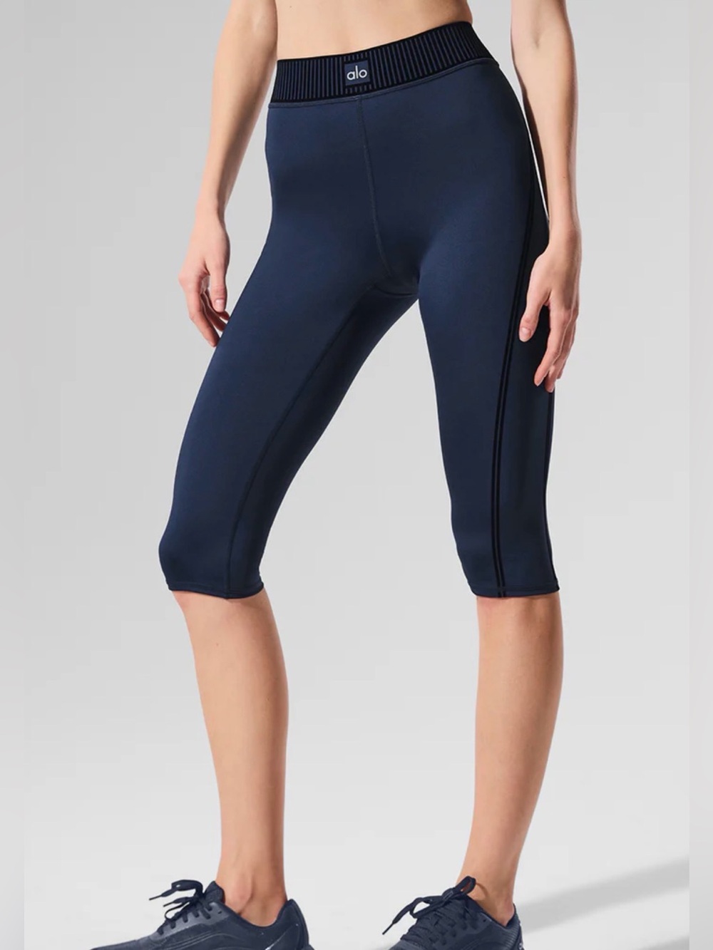 ALO Airlift High-Waist Line Up Capri in Navy Size S - Picture 5 of 13